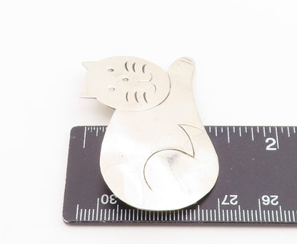 925 Sterling Silver  Vintage Shiny Etched Lying Cat Motif Brooch Pin  BP3703