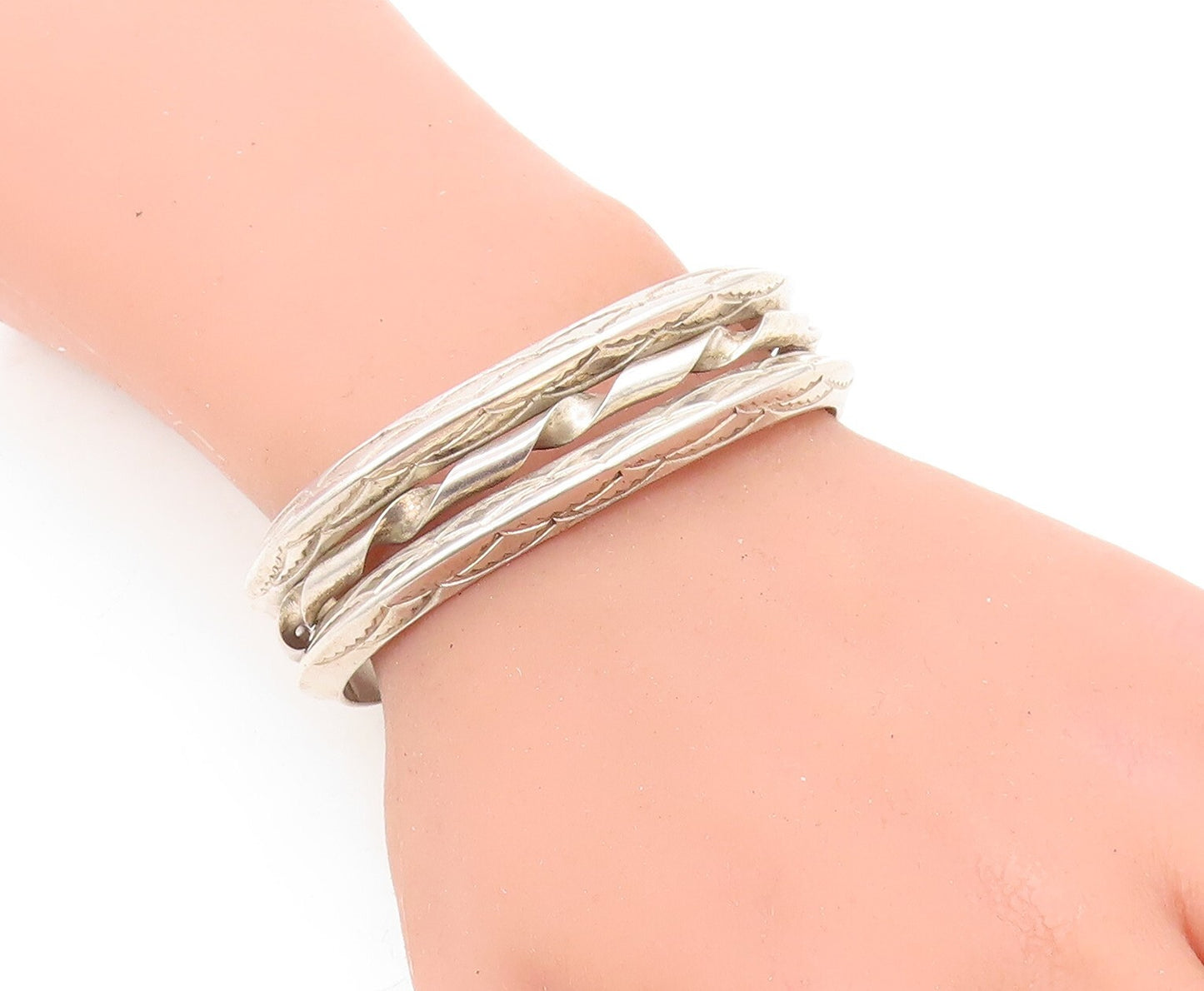 NAVAJO 925 Sterling Silver  Vintage Etched Border Twist Cuff Bracelet  BT2755