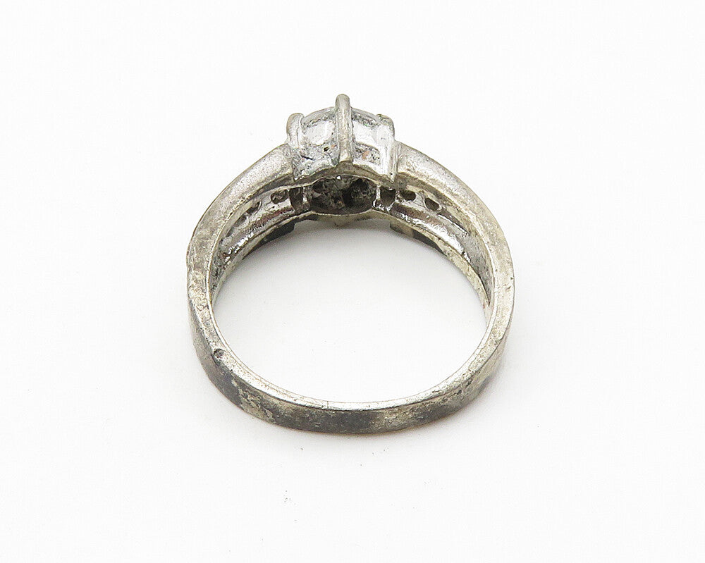 925 Sterling Silver  Vintage Cubic Zirconia Solitaire Accent Ring Sz 7 RG10347