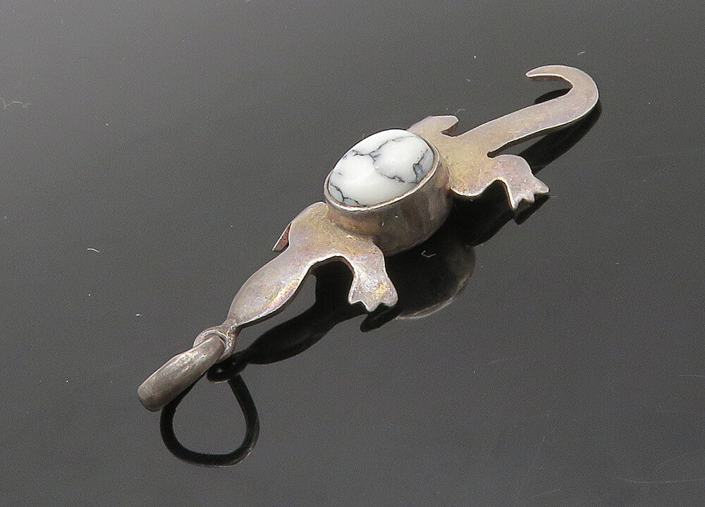 925 Sterling Silver  Vintage Cabochon Cut Howlite Lizard Pendant  PT16100