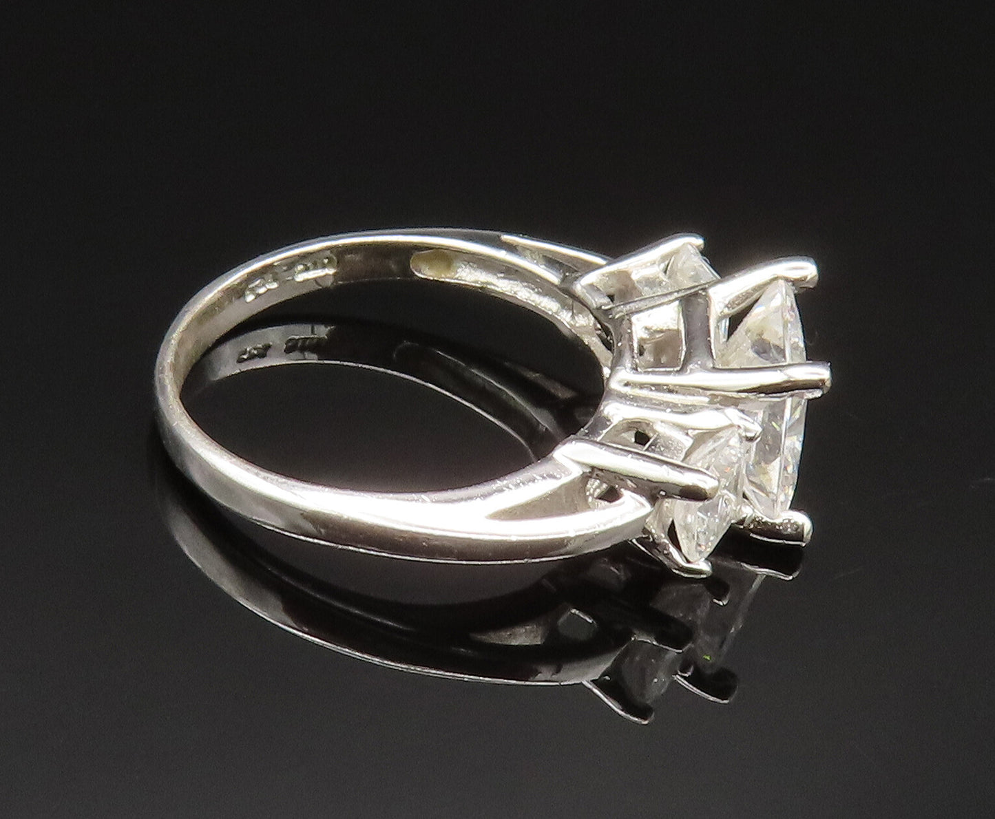 925 Sterling Silver  Vintage Three Stone Cubic Zirconia Ring Sz 5  RG24566