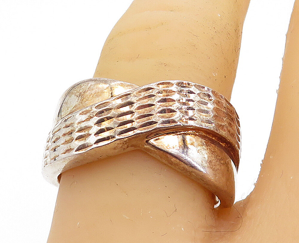925 Sterling Silver  Vintage Shiny Etched Twist Design Band Ring Sz 8  RG5557