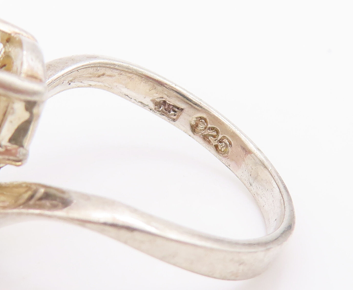 925 Sterling Silver Vintage Ring Swirled Shank Drop Cut CZ  Sz 6  RG28308