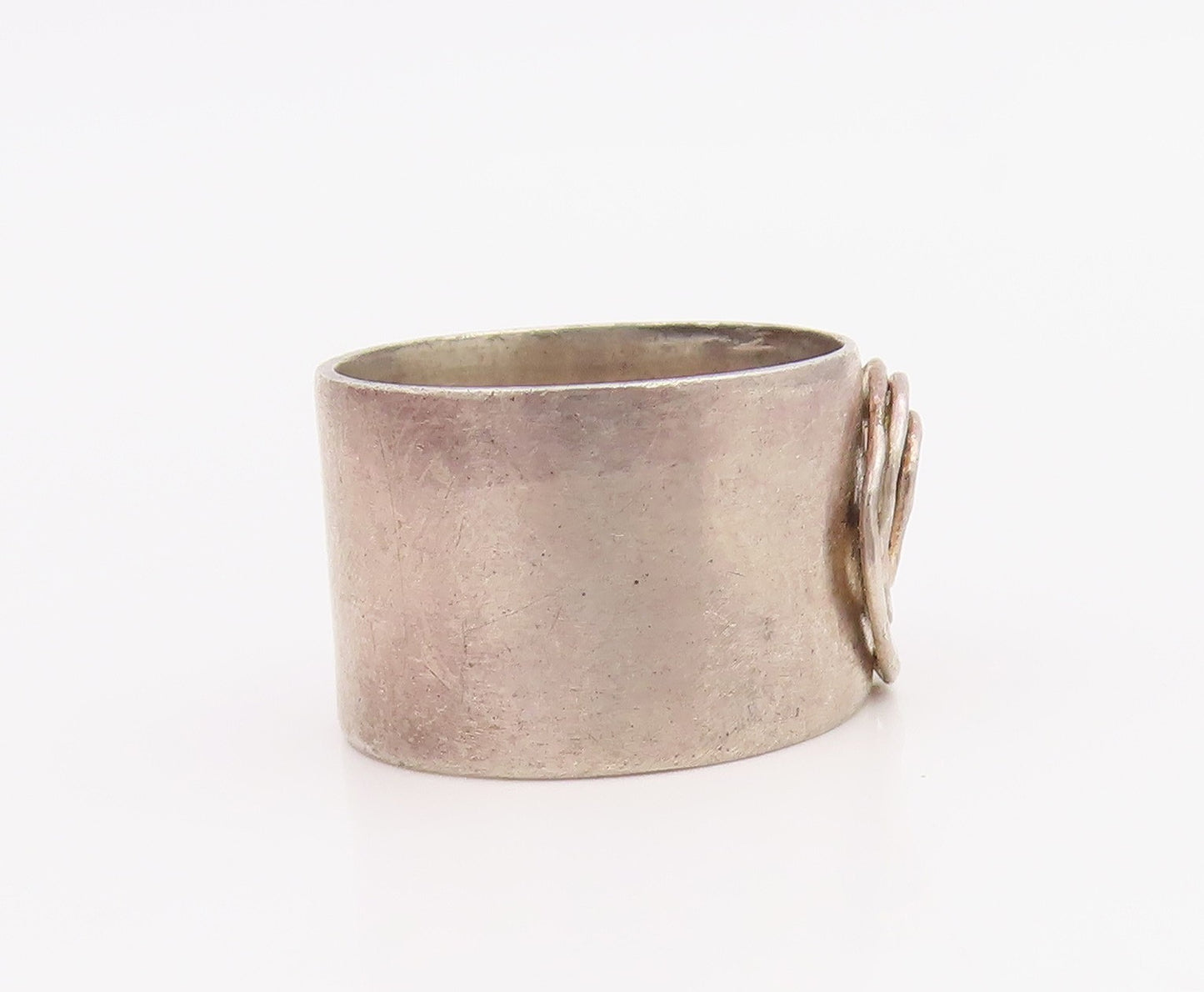 925 Sterling Silver Vintage Ring Hammered Spiral Motif Wide Band Sz 7.5 RG35319