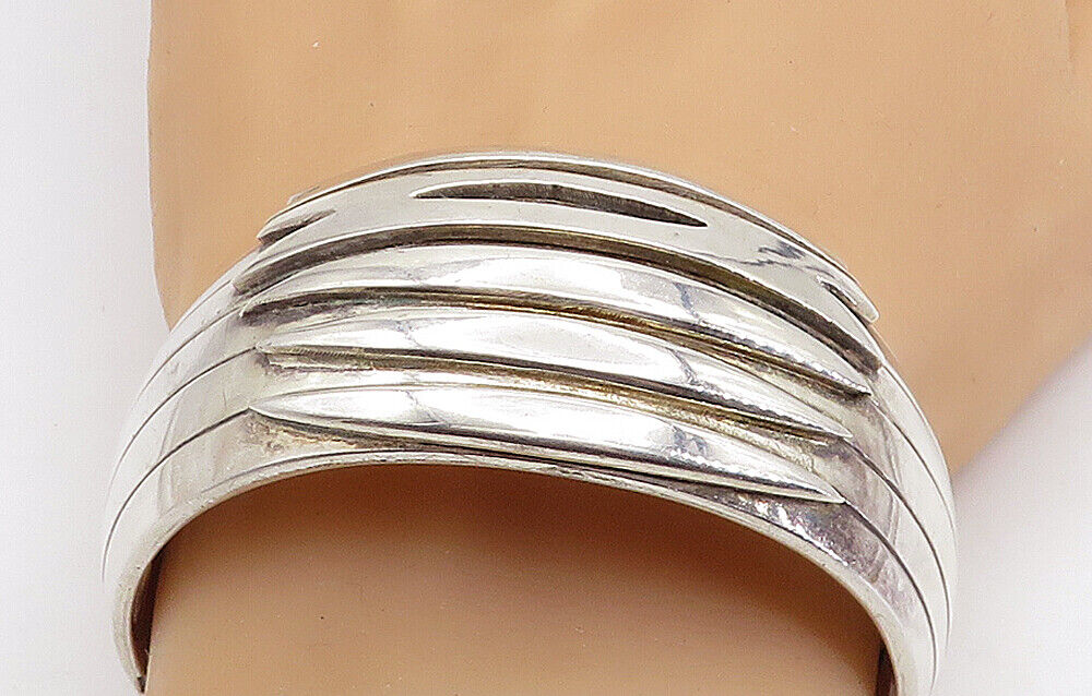 925 Sterling Silver - Vintage Shiny Raised Detail Tapered Cuff Bracelet - BT2560